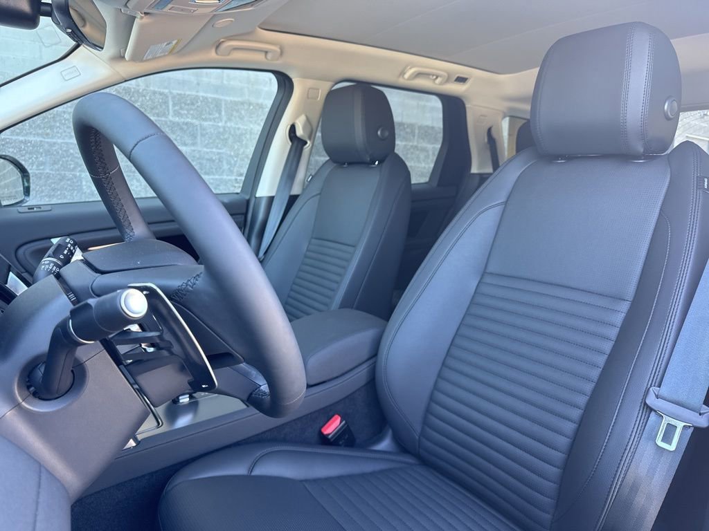 New 2024 Land Rover Discovery Sport S image 9