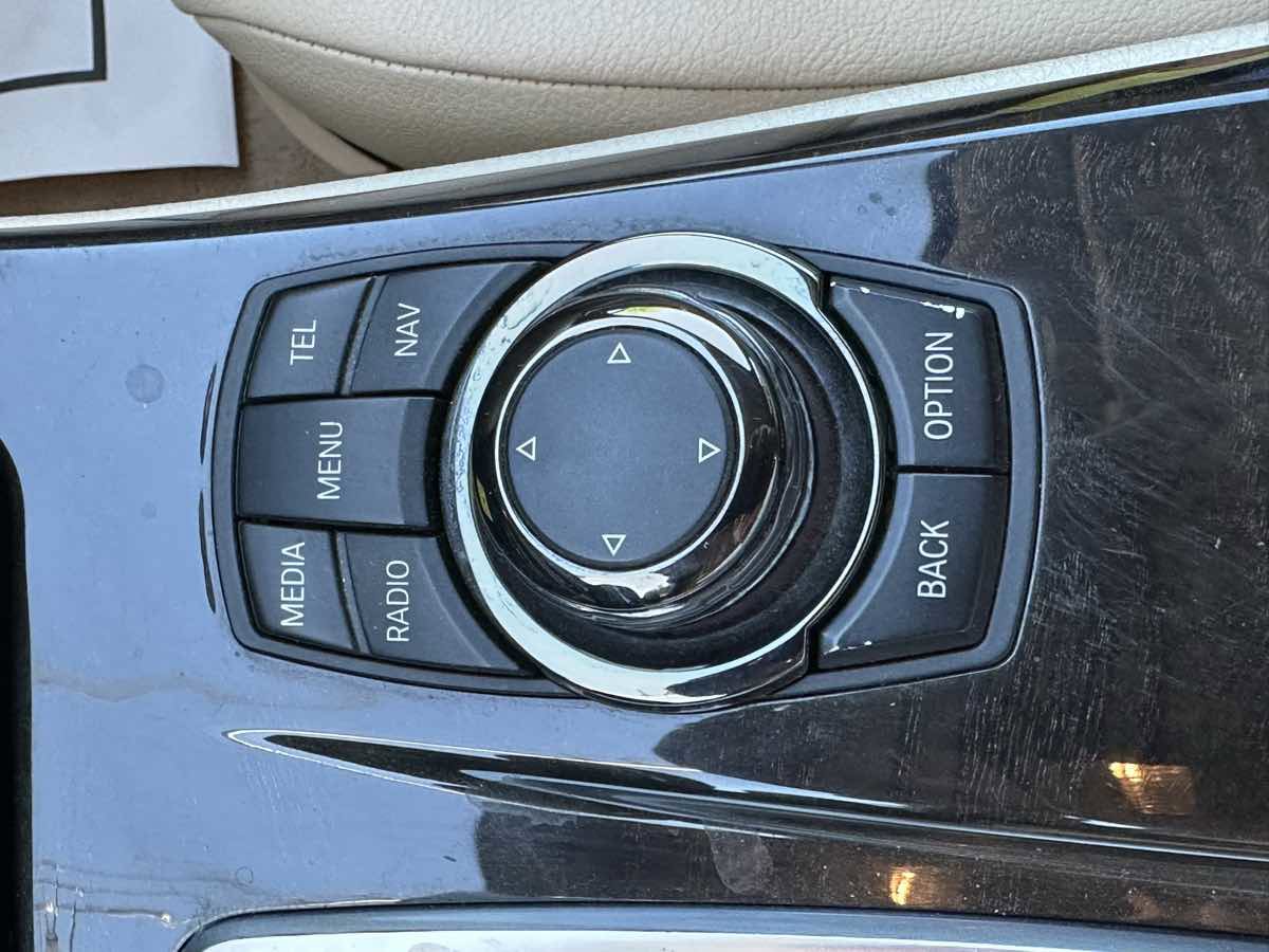 Used 2013 BMW 528i Sedan RWD image 35