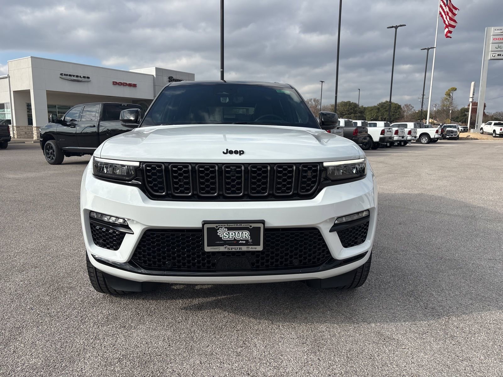 New 2025 Jeep Grand Cherokee Summit image 9