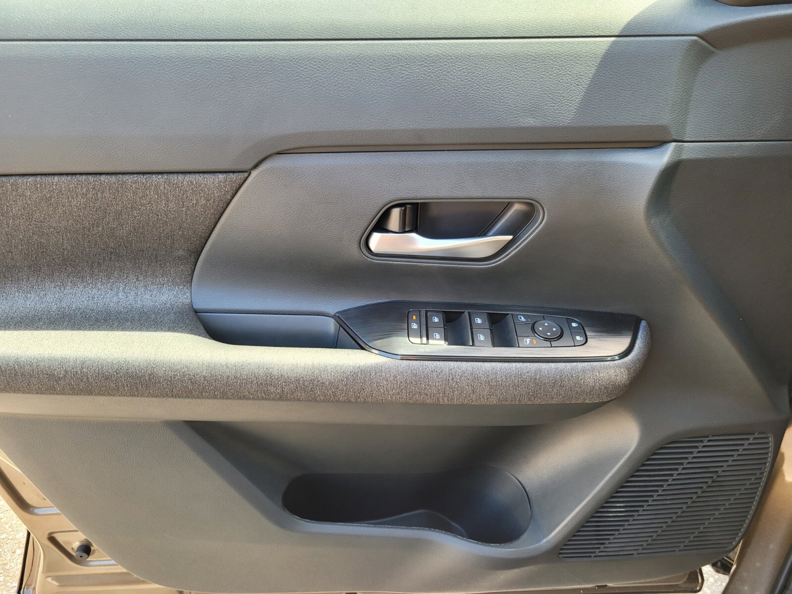 New 2026 Nissan Kicks SV image 15