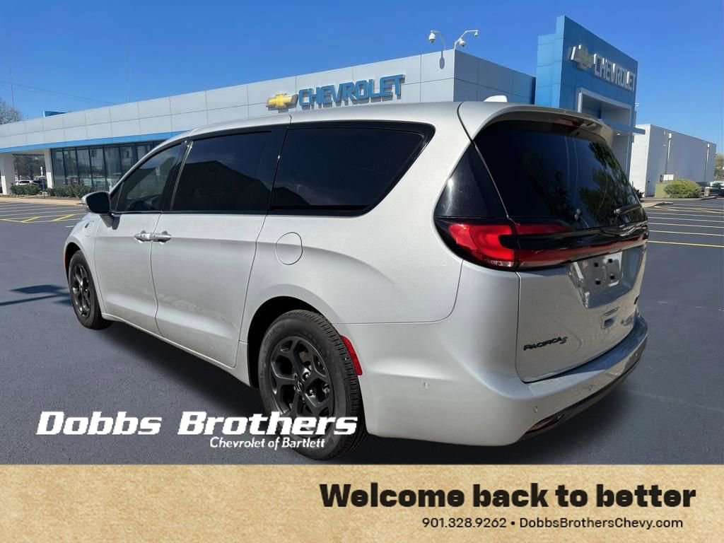 Used 2022 Chrysler Pacifica Limited w/ Uconnect Theater Family Group FWD image 5