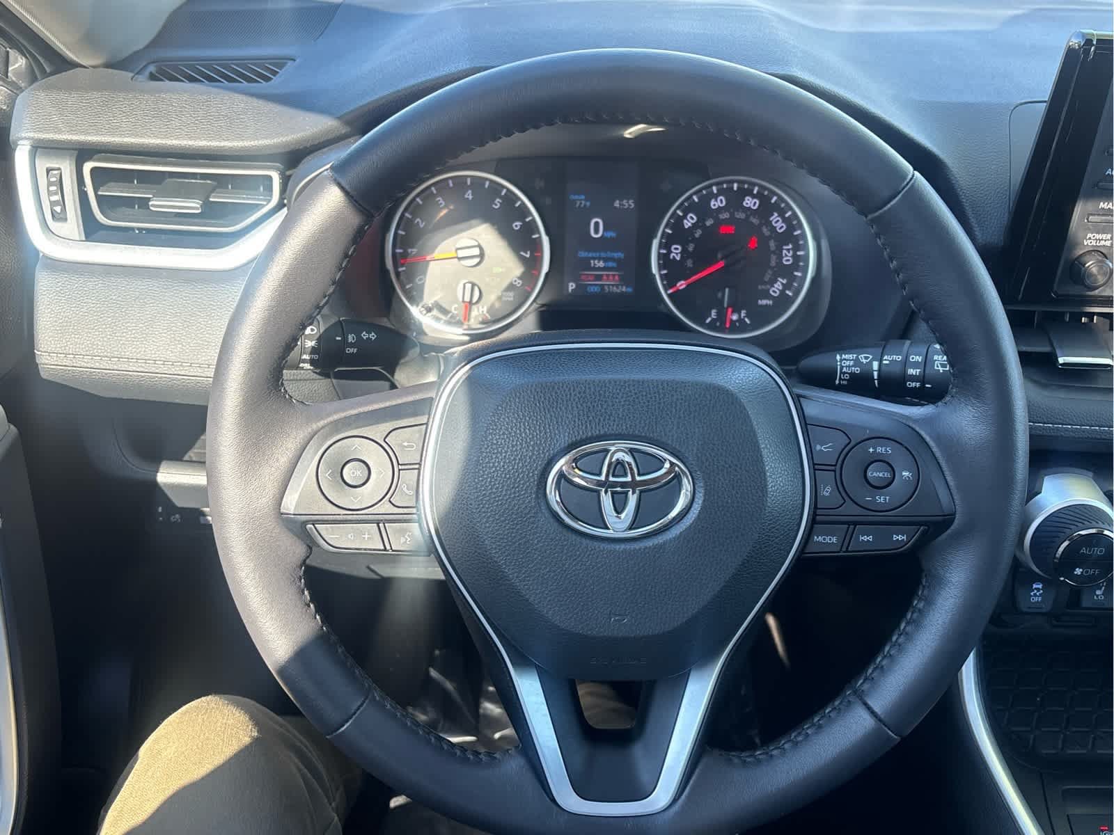 Used 2022 Toyota RAV4 XLE Premium AWD/4WD image 31