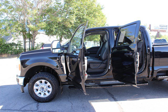 Used 2023 Ford F250 XLT w/ Camper Package image 9