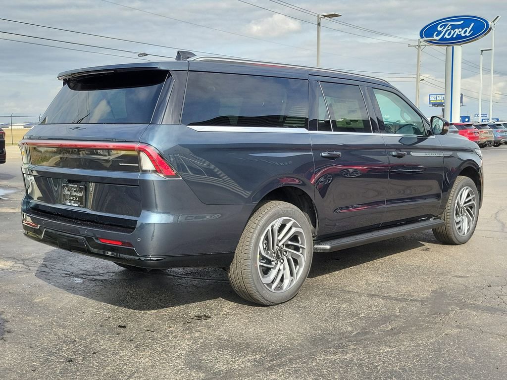 New 2026 Lincoln Navigator L Premier AWD/4WD image 4