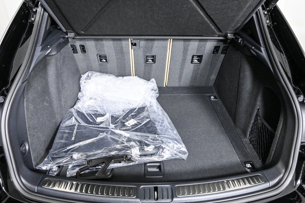 Certified 2026 Porsche Macan image 33