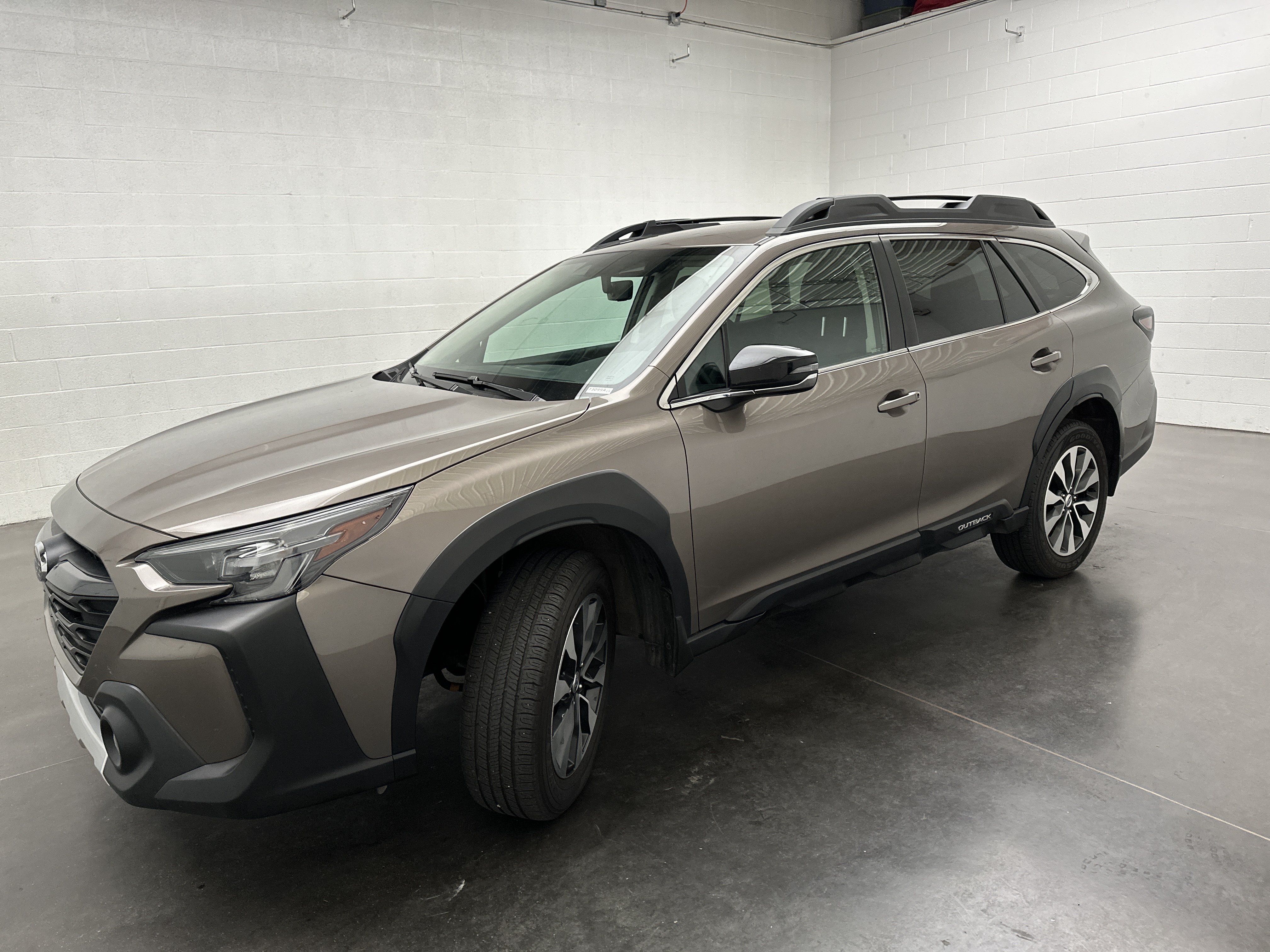 Used 2023 Subaru Outback Limited w/ Popular Package #2 AWD/4WD image 4
