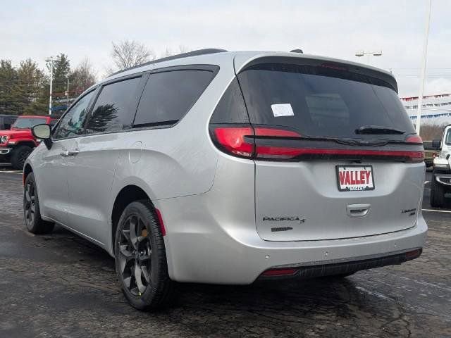 New 2026 Chrysler Pacifica Limited w/ S Appearance Package image 4