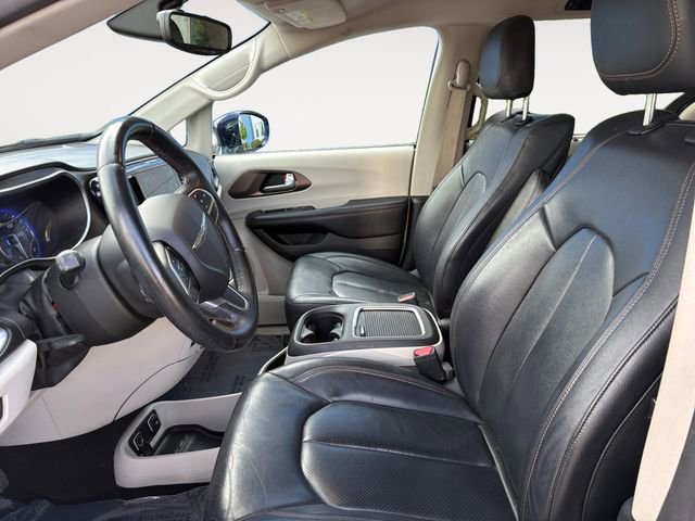 Used 2017 Chrysler Pacifica Touring-L Plus FWD image 9