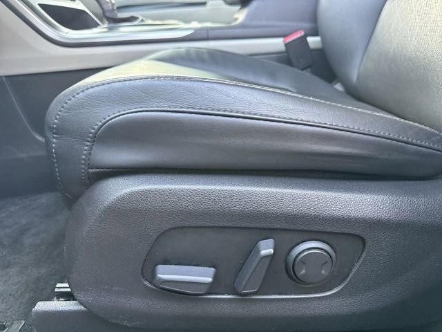 Used 2023 Kia Carnival LX image 16
