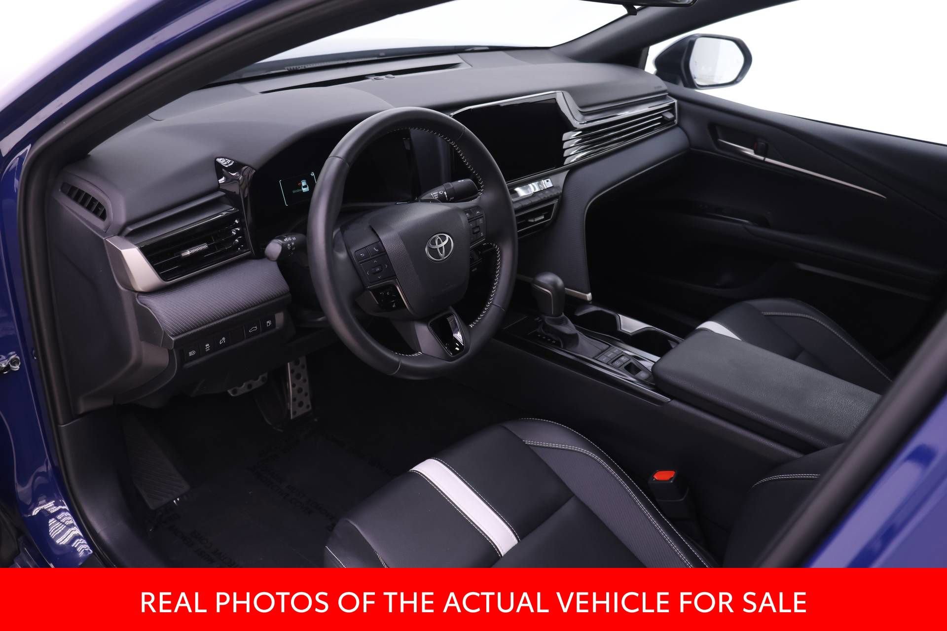 Certified 2025 Toyota Camry SE FWD image 3