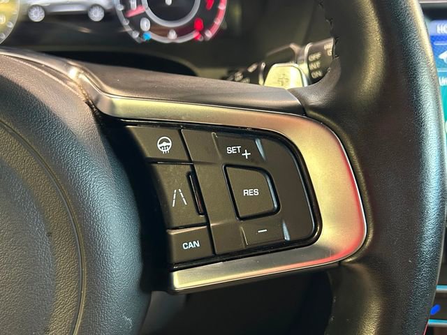 Used 2020 Jaguar F-PACE Checkered Flag image 28