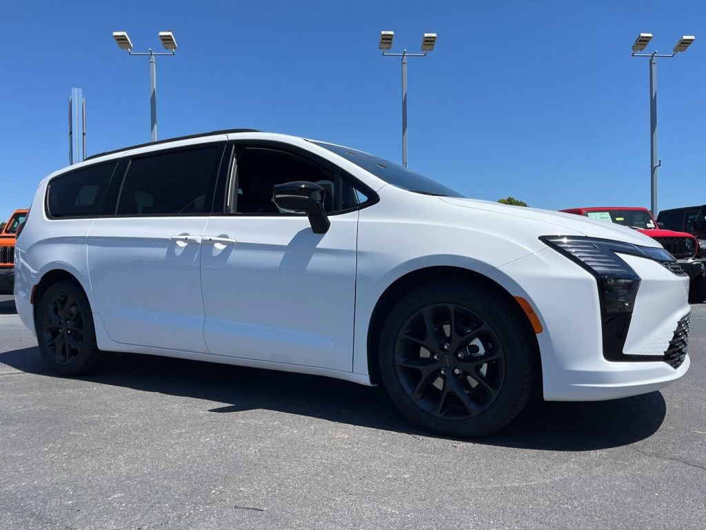 New 2027 Chrysler Pacifica Limited FWD image 49