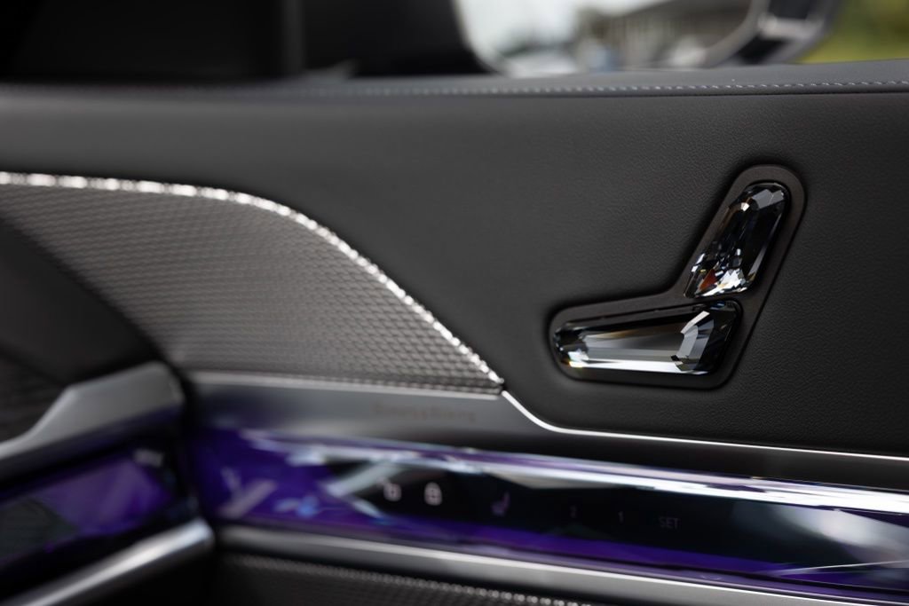 Used 2024 BMW 760i xDrive w/ Premium Package 2 image 38