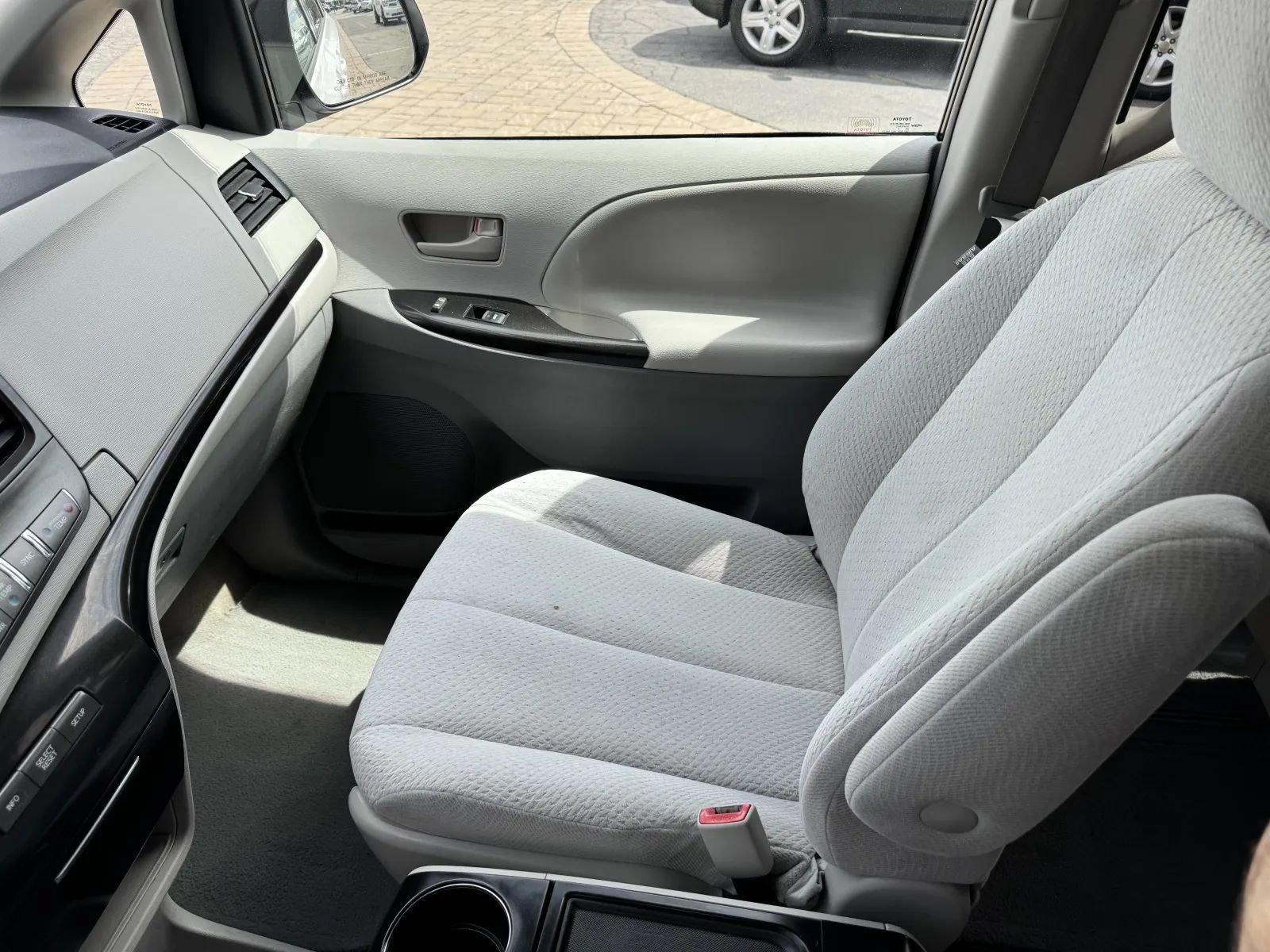 Used 2013 Toyota Sienna LE w/ Towing Pkg FWD image 30
