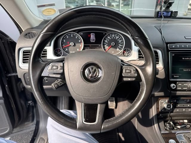 Used 2017 Volkswagen Touareg Executive AWD/4WD image 5