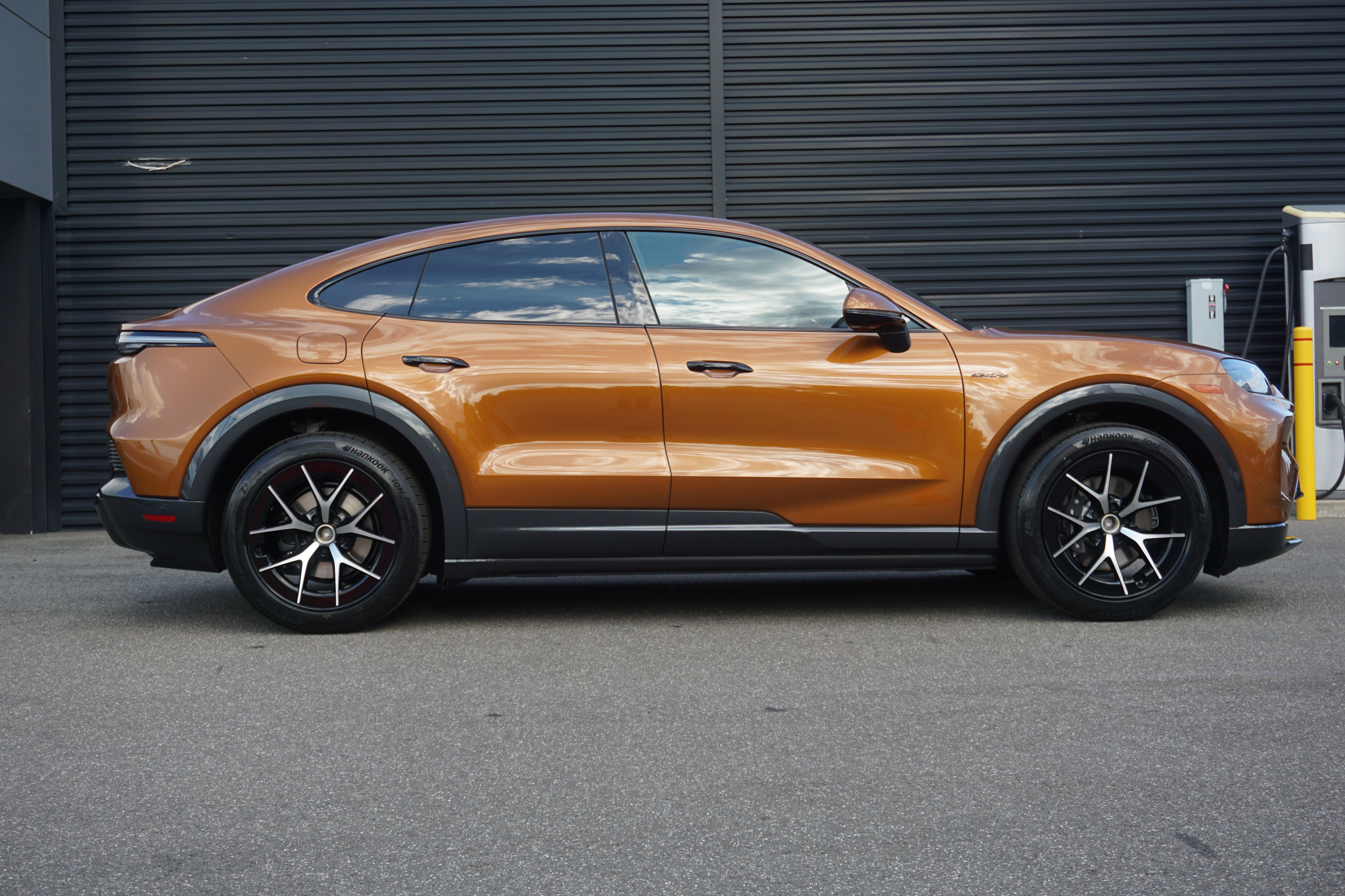 New 2026 Porsche Cayenne Electric Coupe AWD/4WD image 9