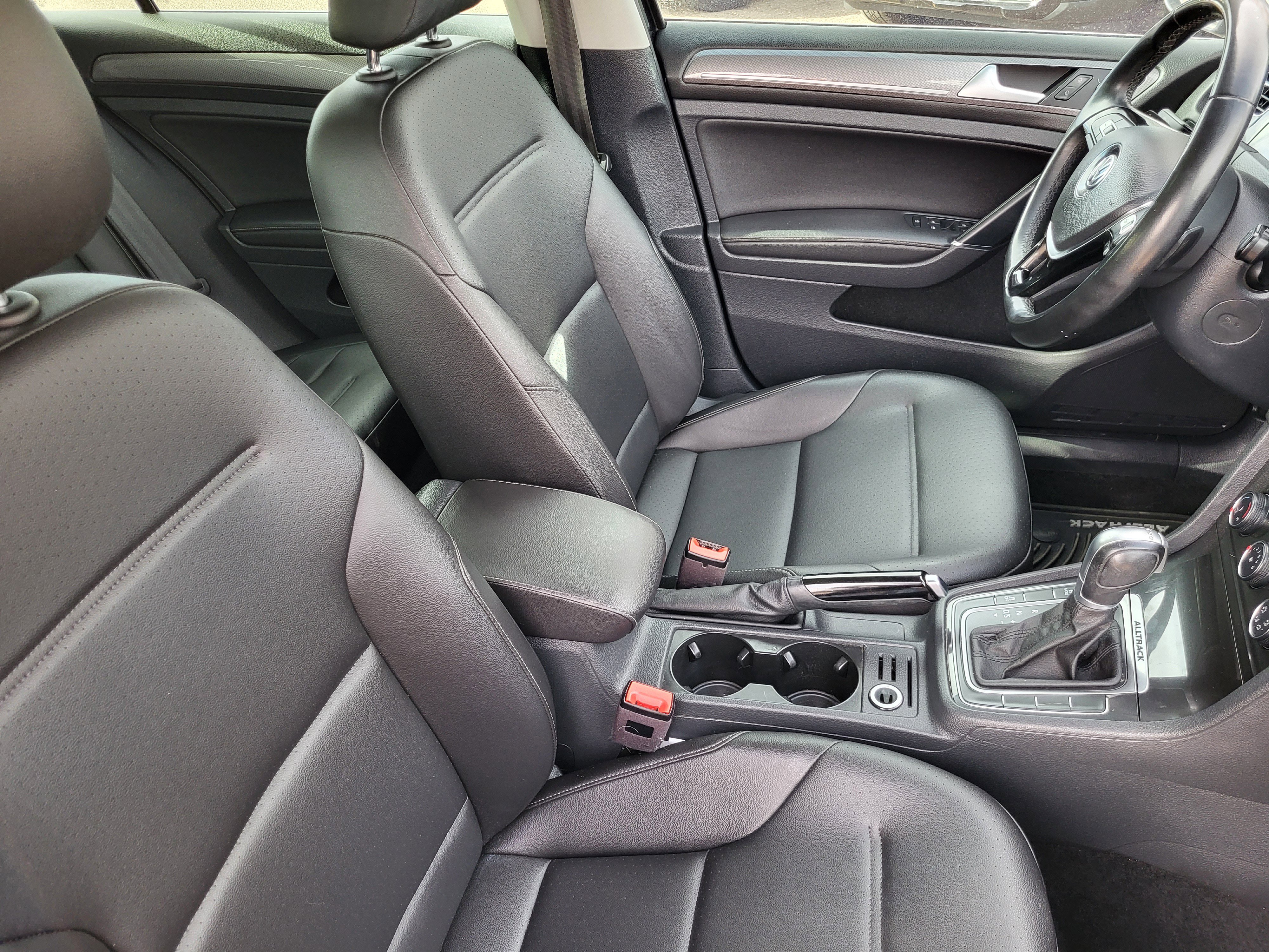 Used 2018 Volkswagen Golf Alltrack S image 14