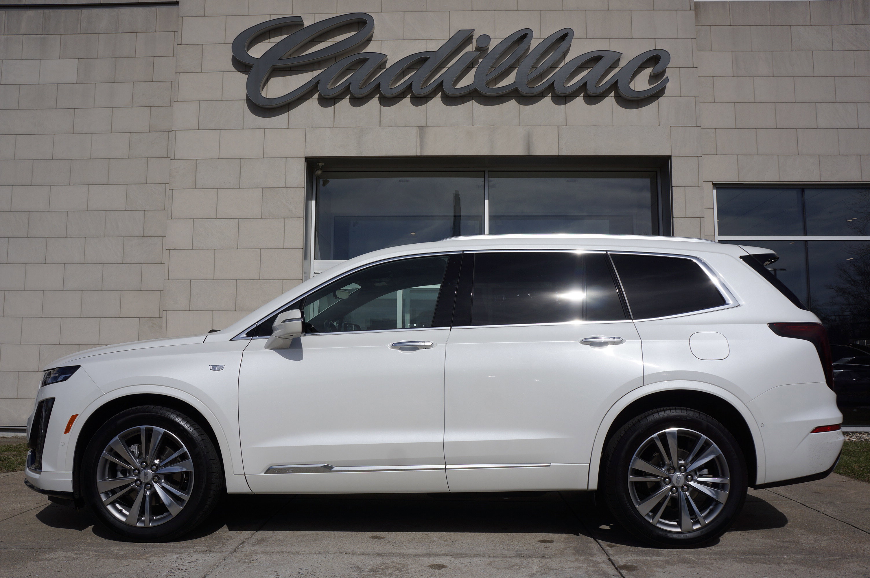 Used 2023 Cadillac XT6 Premium Luxury w/ LPO, Floor Liner Package image 10