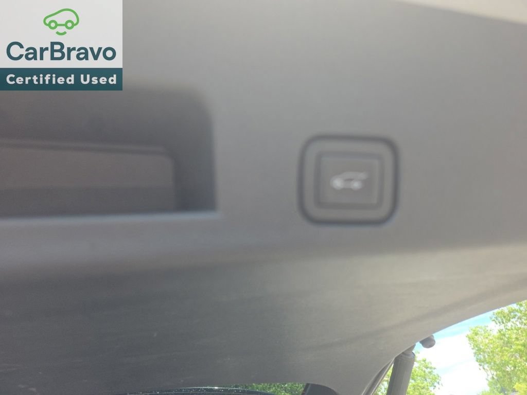Used 2025 Chevrolet Traverse LT FWD image 21