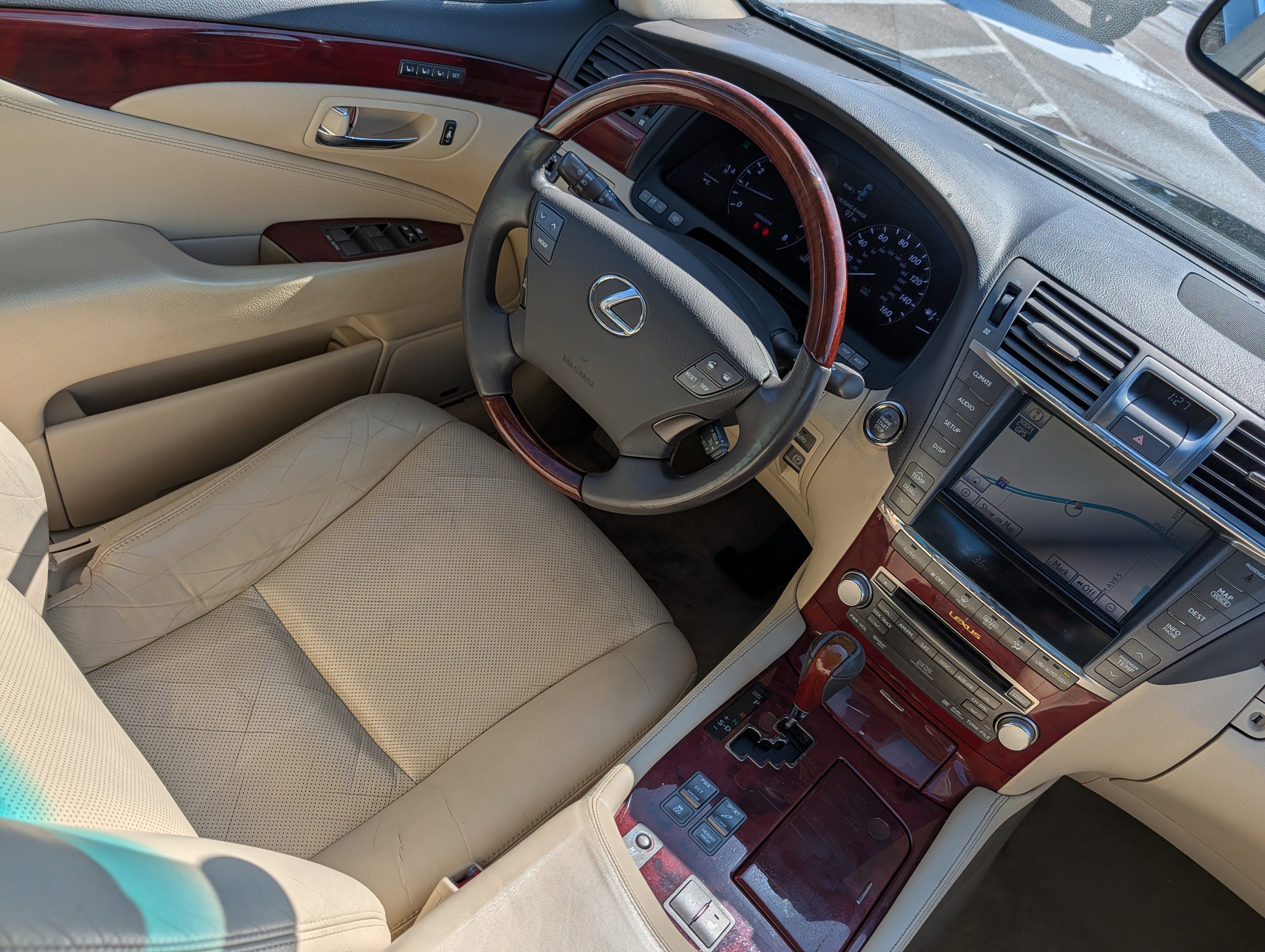 Used 2010 Lexus LS 460 AWD image 9