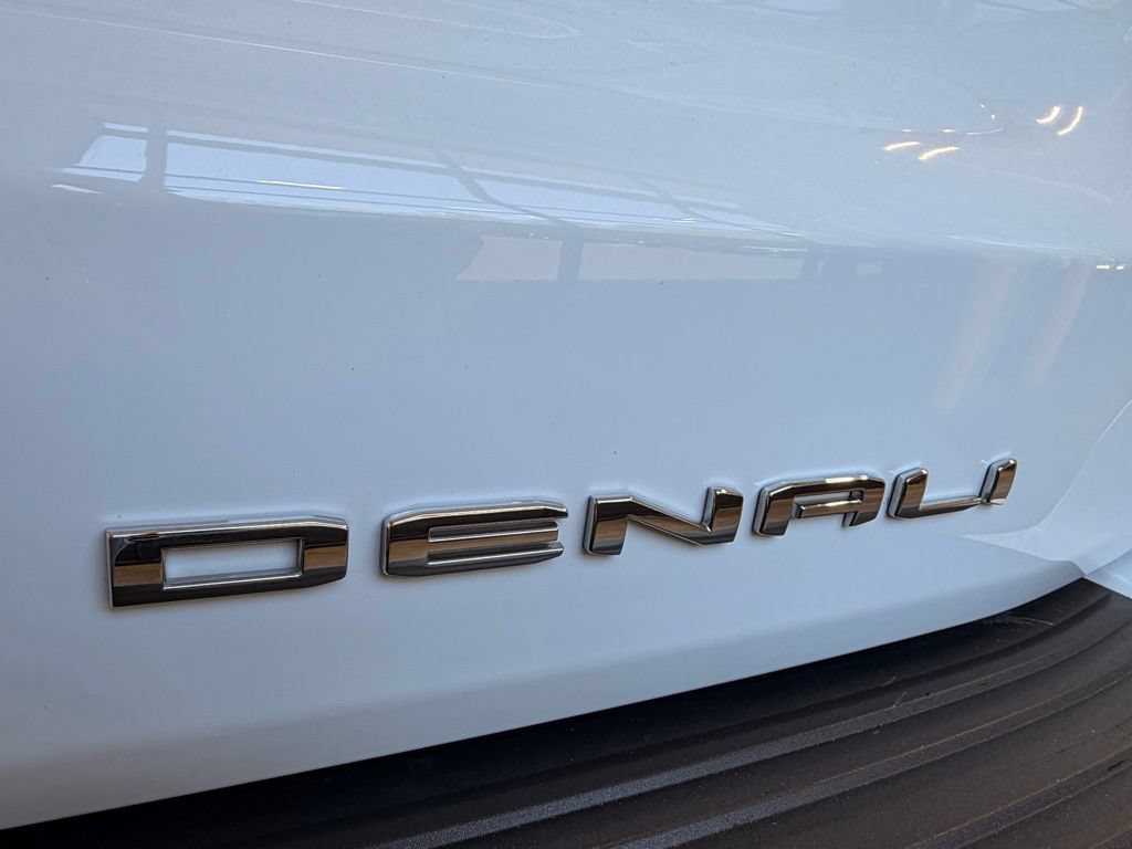 Used 2023 GMC Yukon Denali AWD/4WD image 8