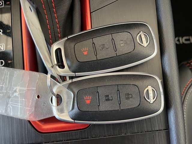 Used 2025 Nissan Kicks SR image 29