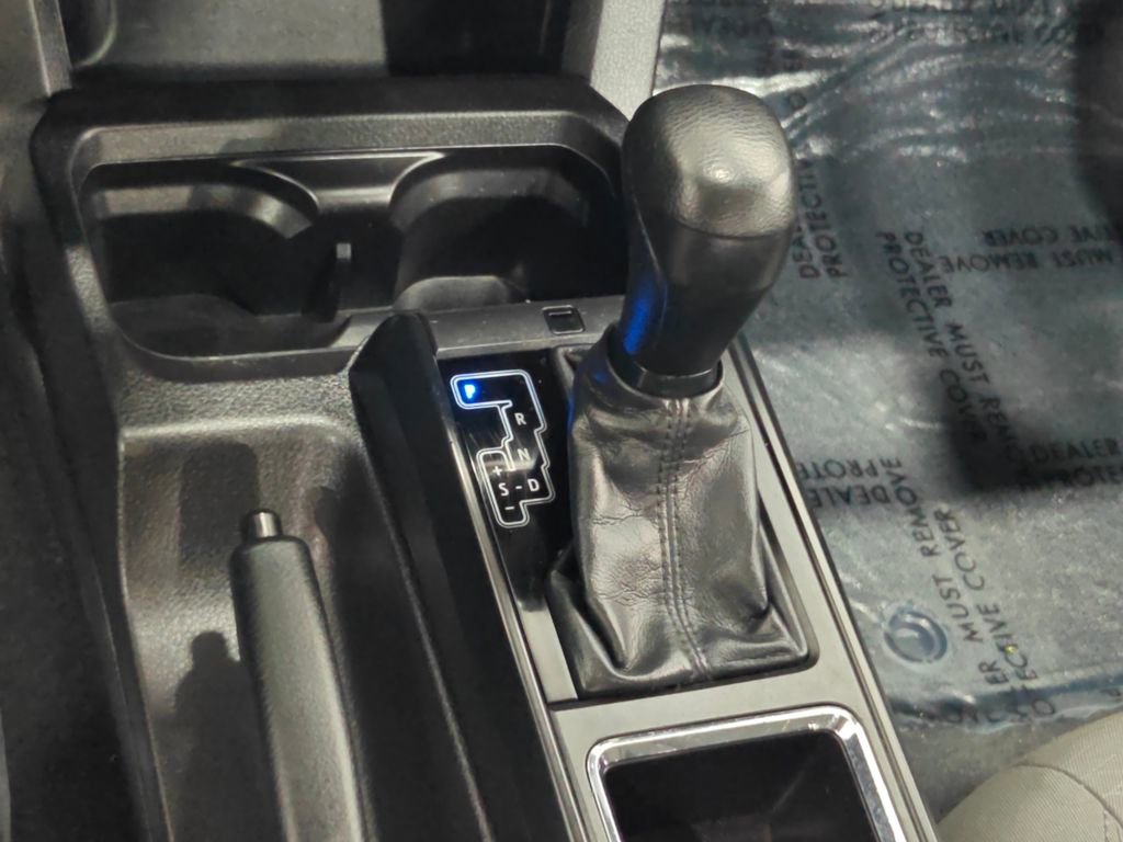 Used 2016 Toyota Tacoma SR image 9