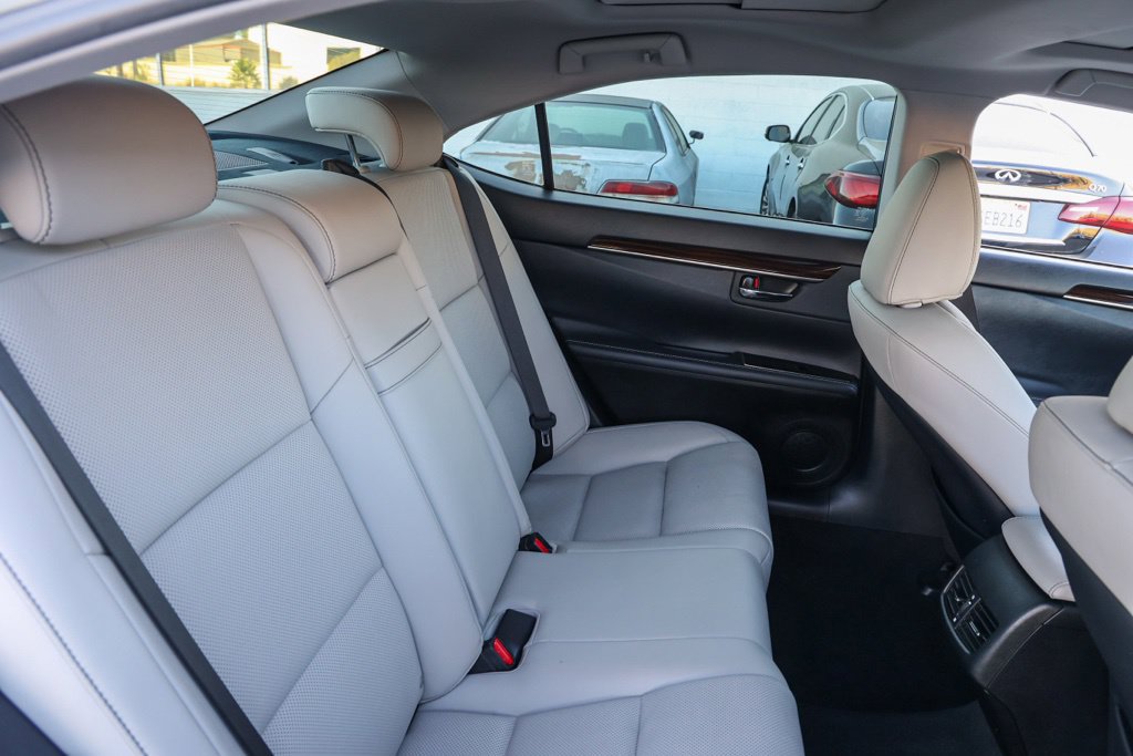 Used 2017 Lexus ES 350 w/ Navigation System Package FWD image 19