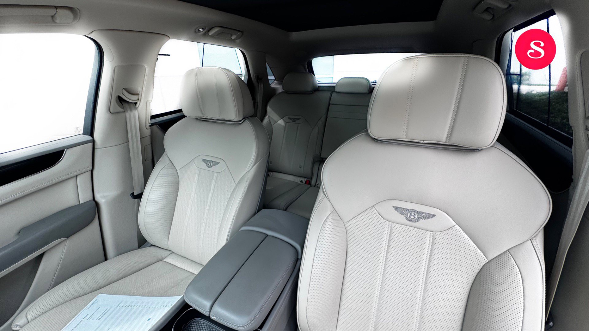 Used 2023 Bentley Bentayga Plug-In Hybrid AWD/4WD image 19