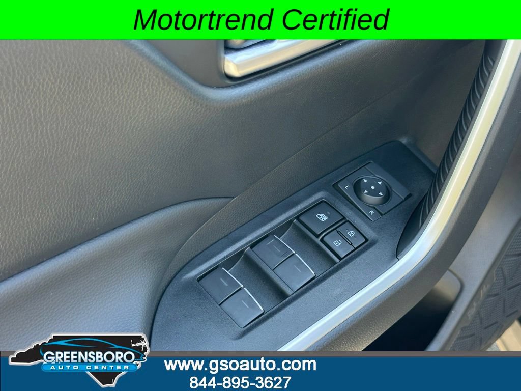 Used 2025 Toyota RAV4 XLE FWD image 13
