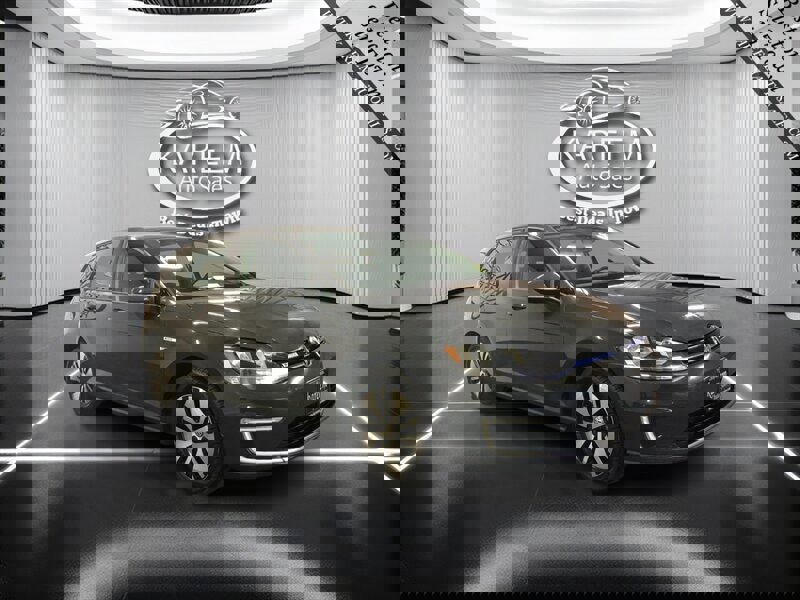 Used 2017 Volkswagen e-Golf SE w/ DC Fast Charging Package image 3