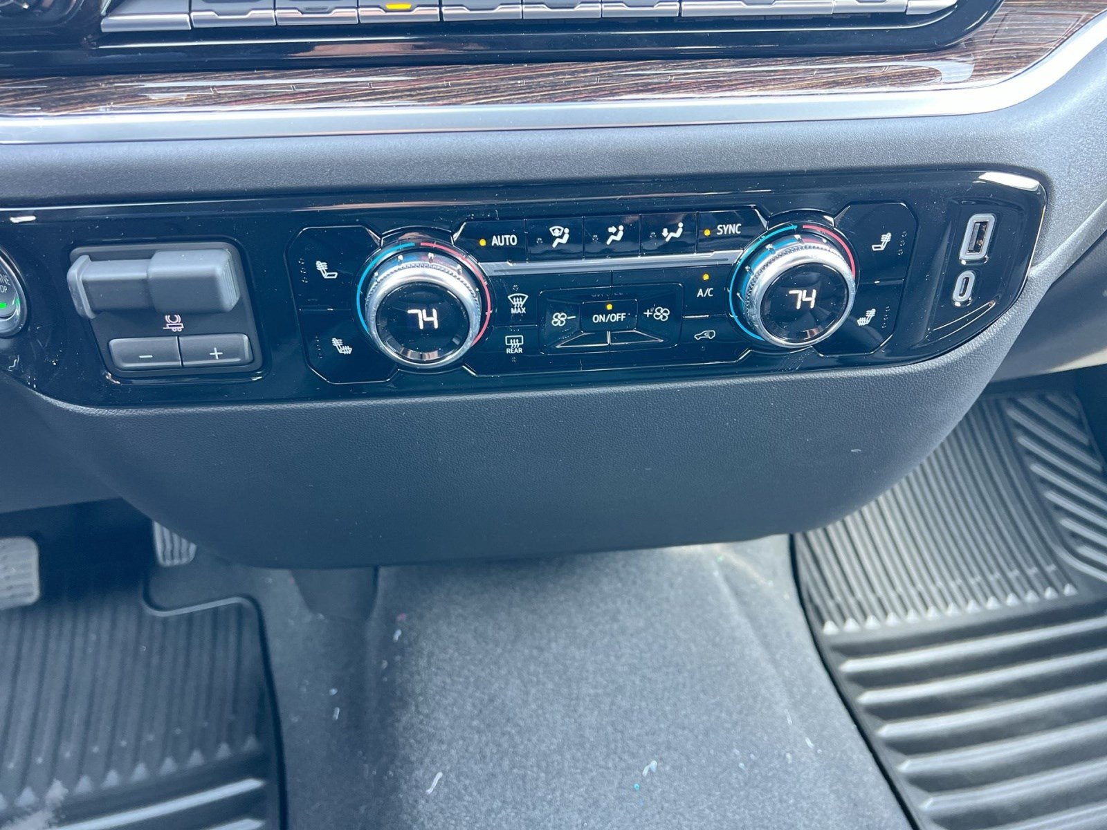 New 2026 GMC Sierra 1500 SLE image 19