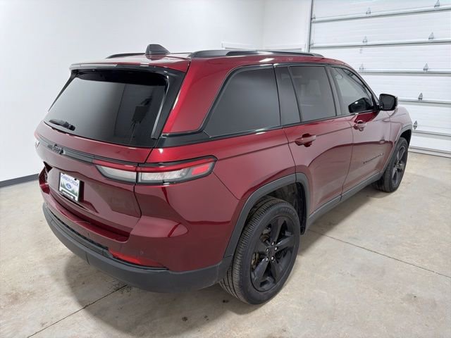 Used 2023 Jeep Grand Cherokee Altitude image 4