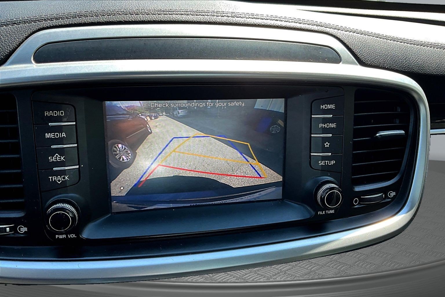 Used 2020 Kia Sorento LX FWD image 12