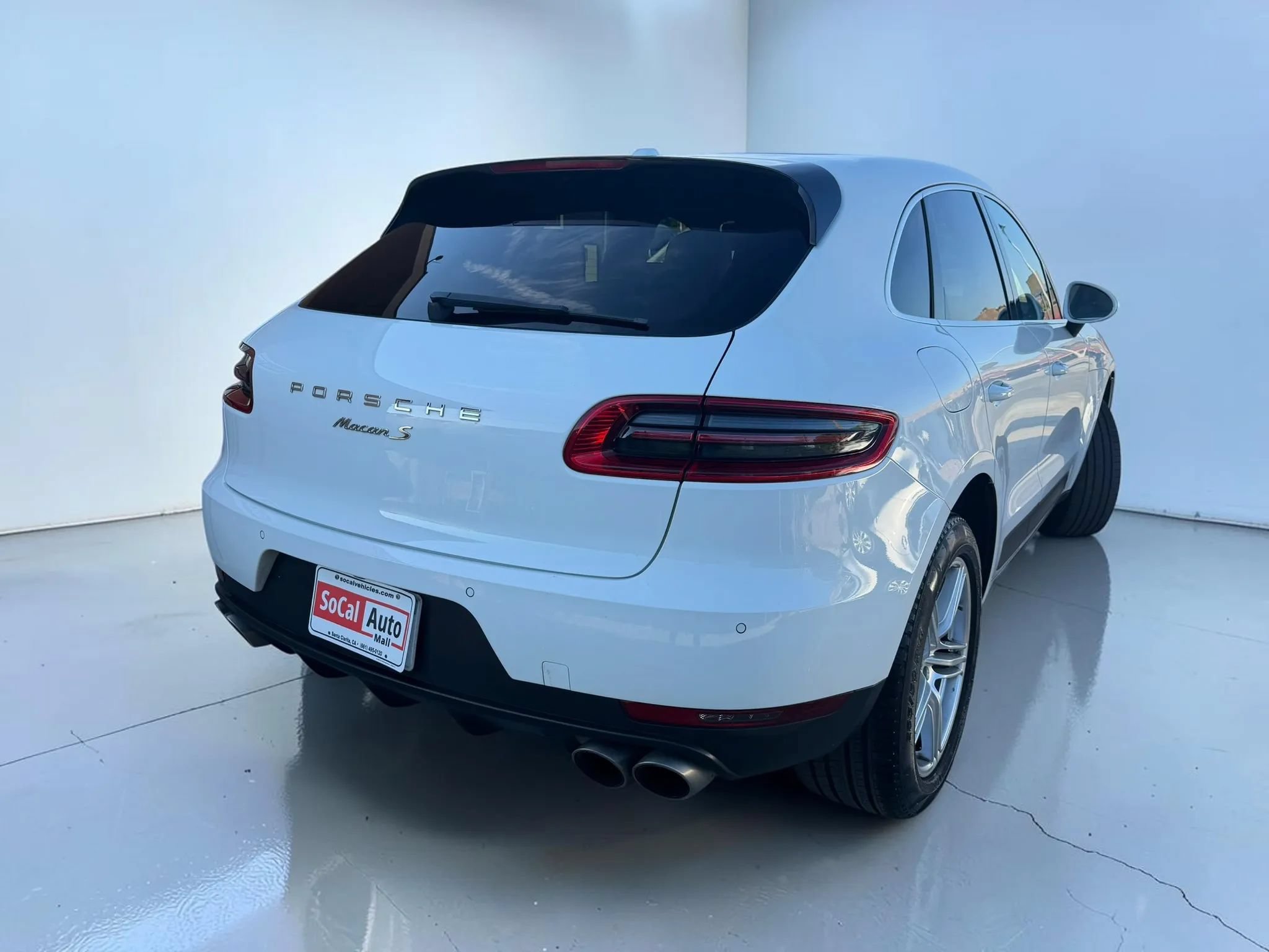 Used 2015 Porsche Macan S AWD/4WD image 3
