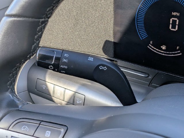 Used 2025 Hyundai Kona SEL FWD image 25