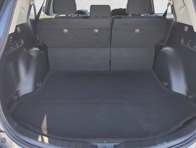 Used 2017 Toyota RAV4 LE FWD image 5