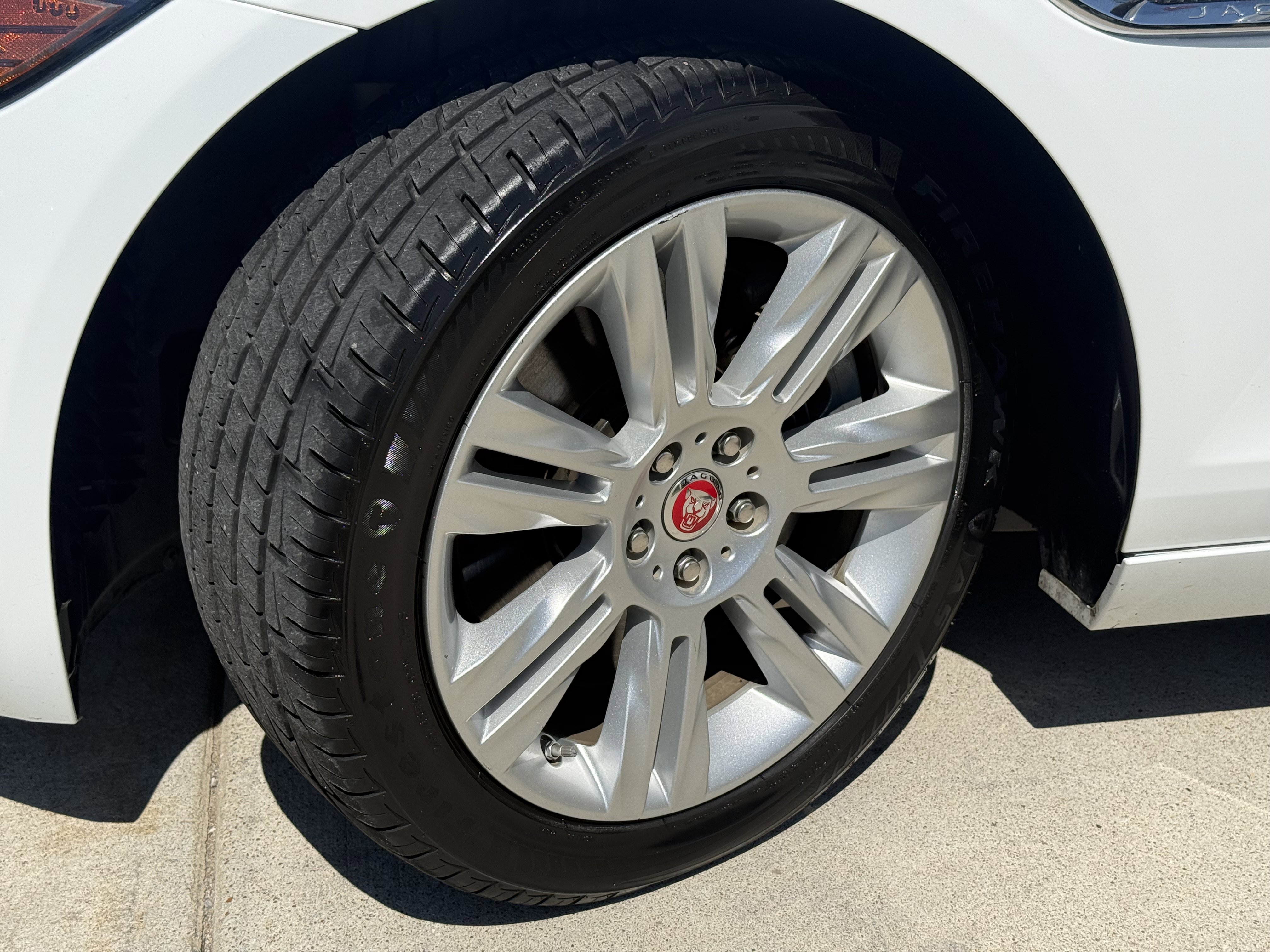 Used 2017 Jaguar XF Premium RWD image 20