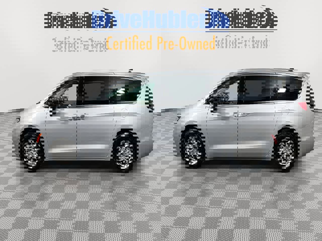 Used 2024 Chrysler Pacifica Touring-L image 5