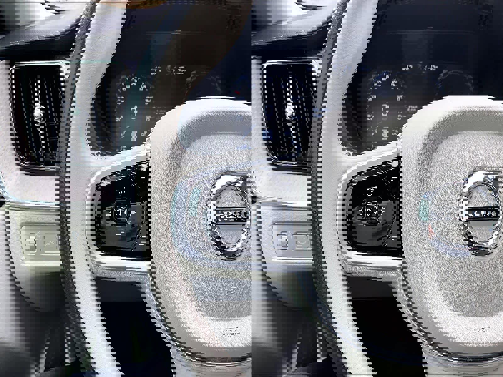 Used 2021 Volvo XC60 T8 Inscription w/ Advanced Package image 20