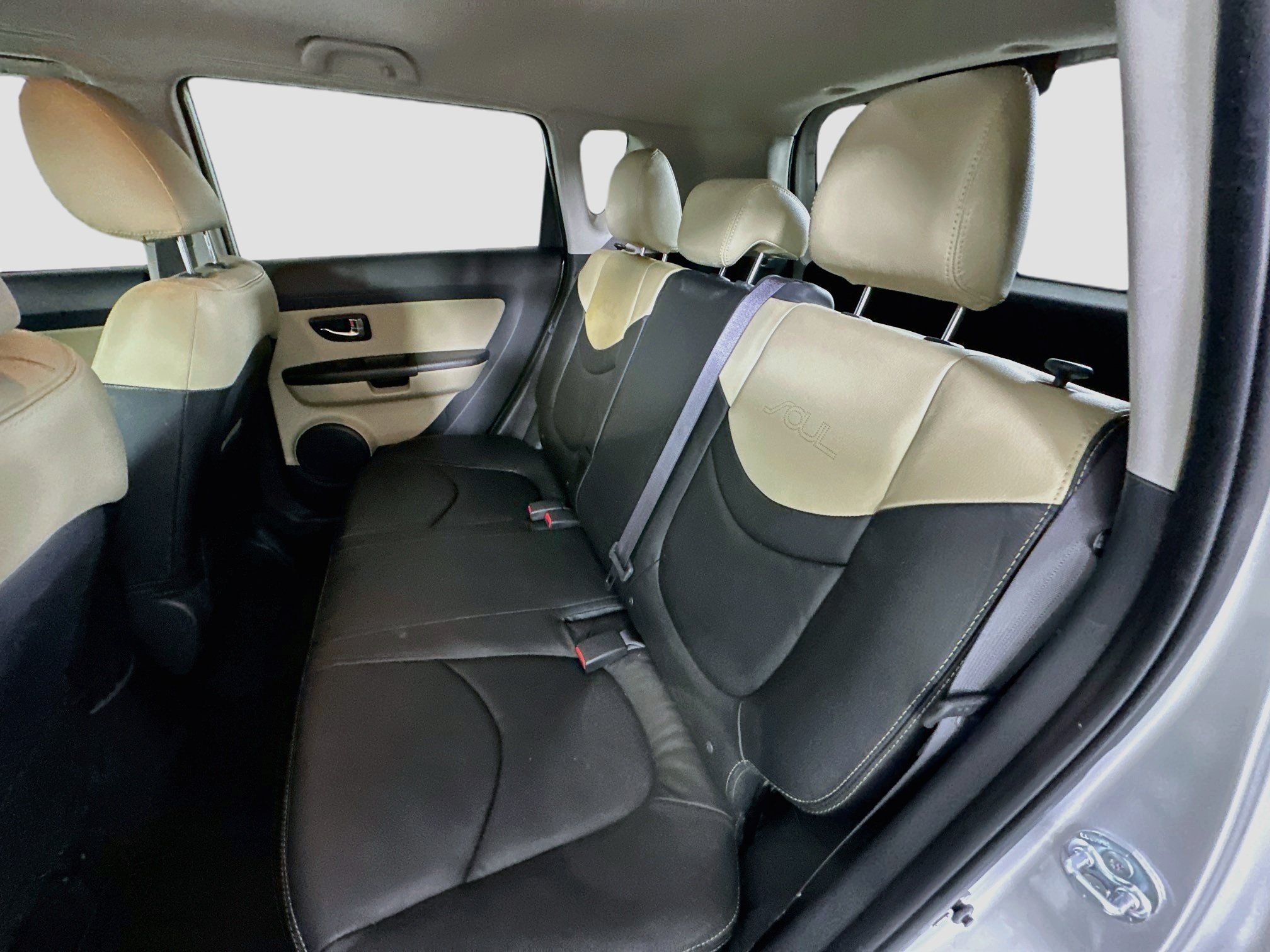 Used 2013 Kia Soul ! w/ Premium Pkg FWD image 27