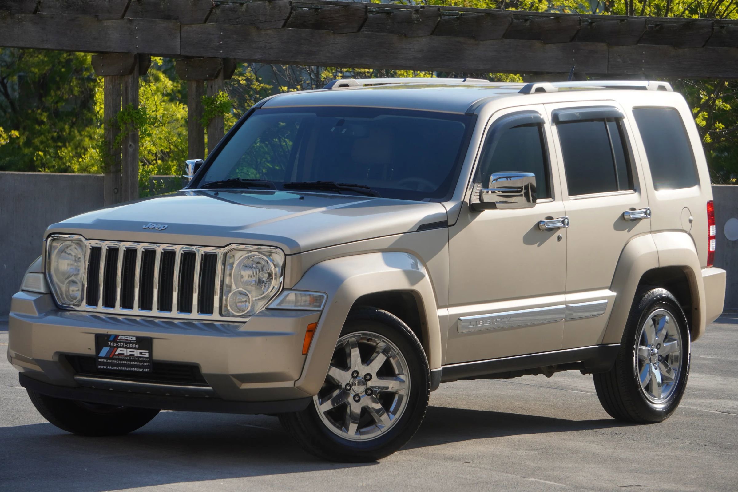 Used 2010 Jeep Liberty Limited w/ Tire & Wheel Group image 3