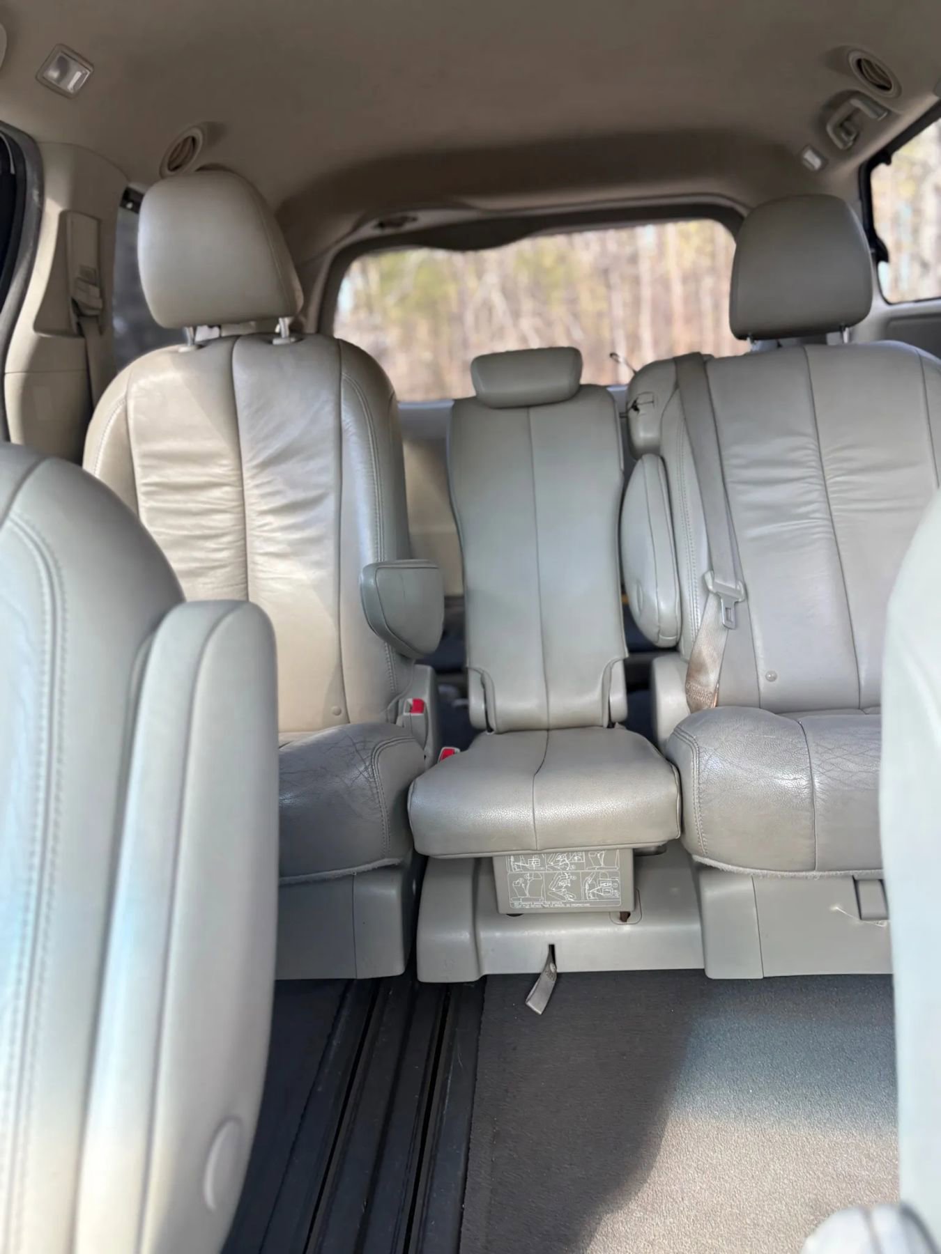 Used 2011 Toyota Sienna XLE w/ Entertainment Pkg image 38