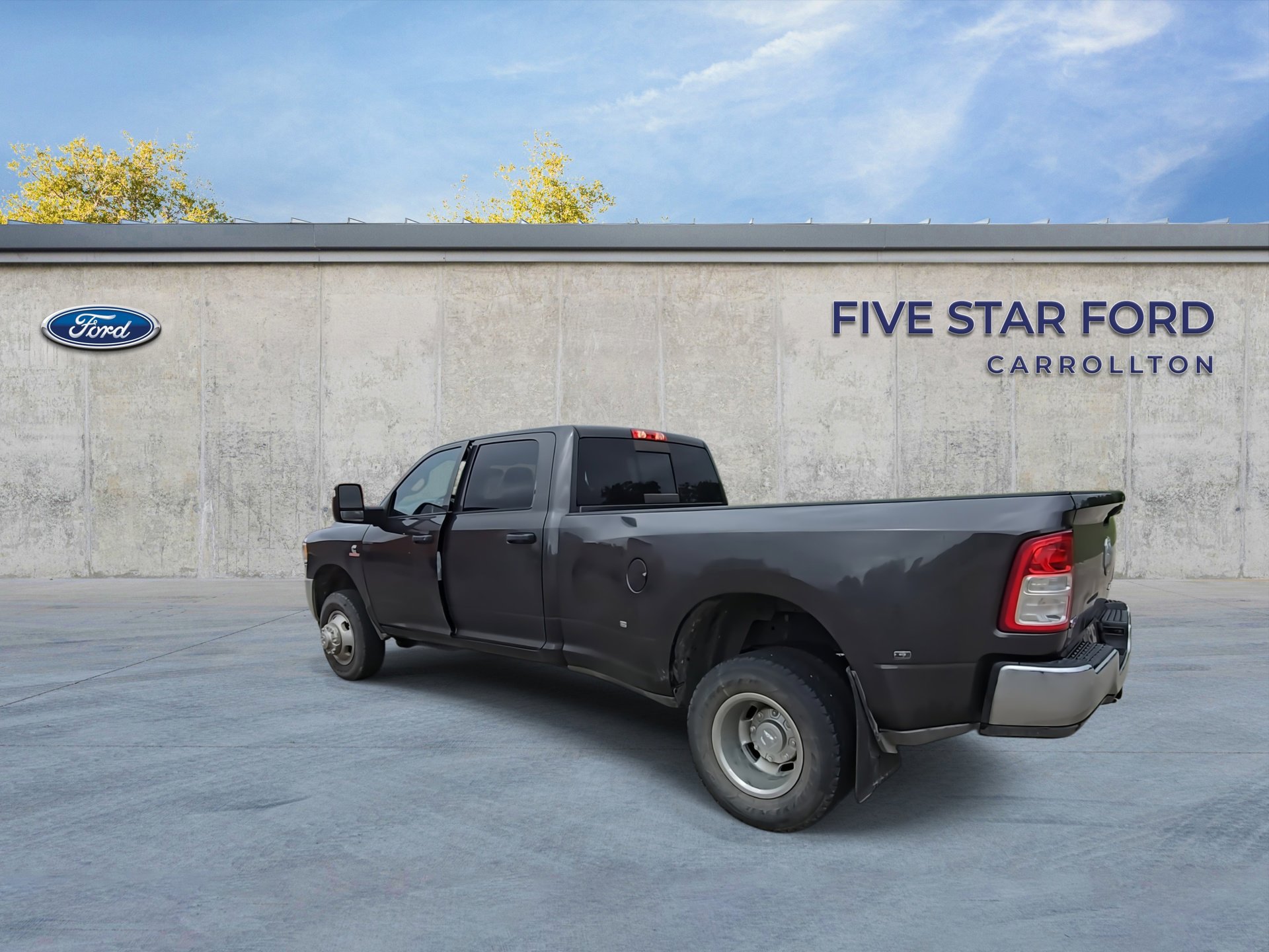 Used 2024 RAM 3500 Tradesman w/ Chrome Appearance Group AWD/4WD image 6