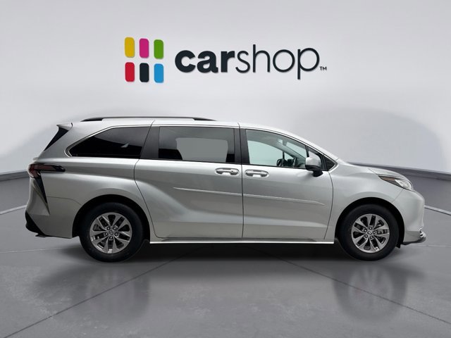 Used 2023 Toyota Sienna XLE image 6