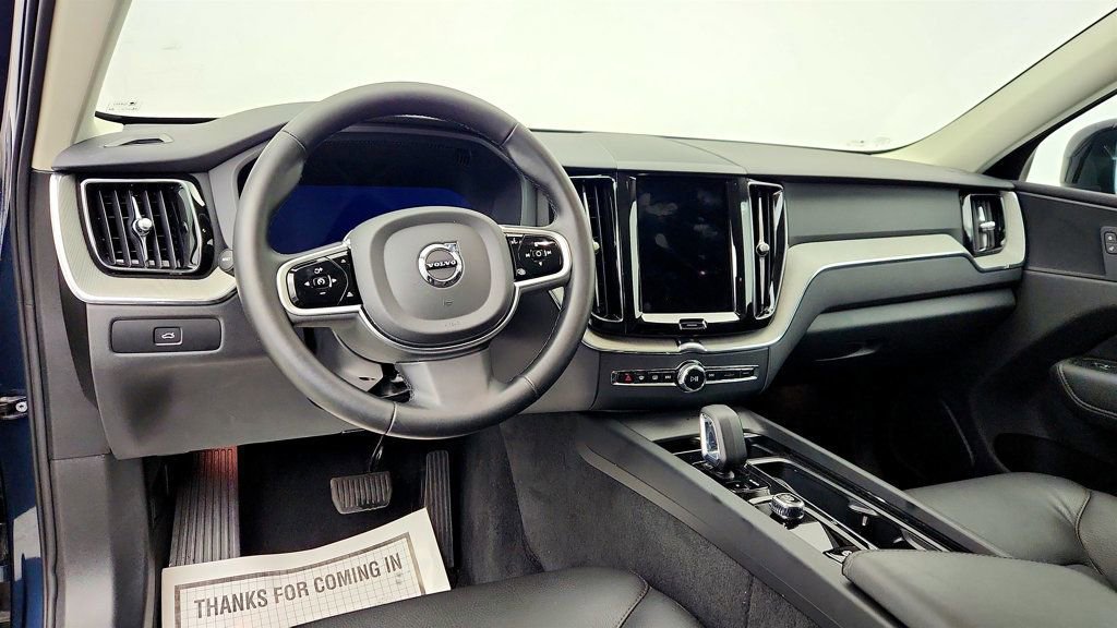 Used 2025 Volvo XC60 B5 Plus AWD/4WD image 12