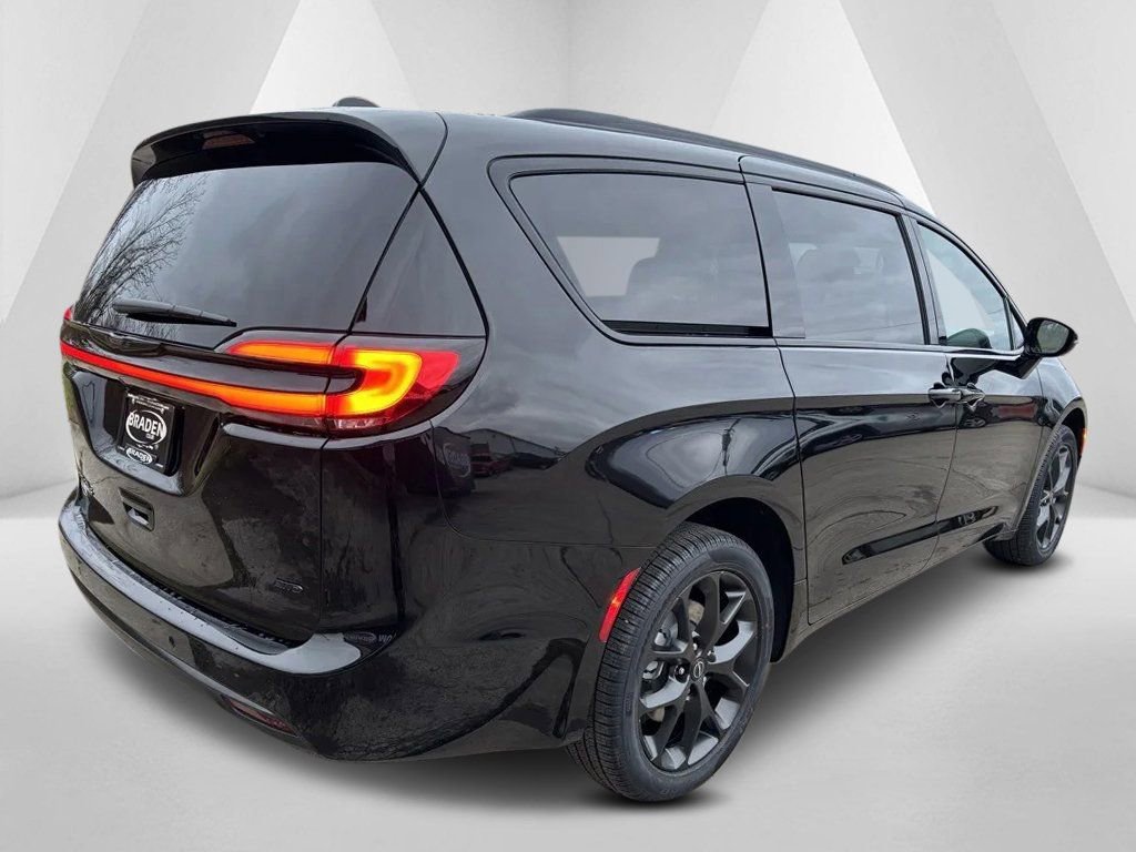New 2026 Chrysler Pacifica Select w/ S Appearance Package AWD/4WD image 7