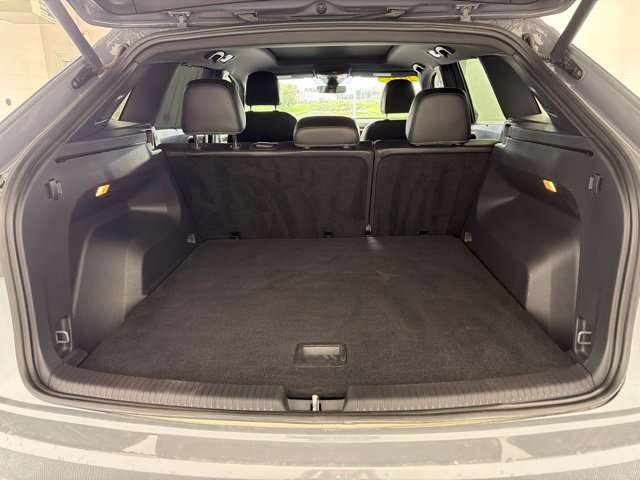 Used 2021 Volkswagen Atlas Cross Sport SEL Premium AWD/4WD image 16