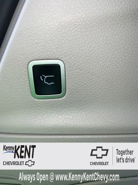 Used 2023 Chrysler Pacifica Touring-L image 8