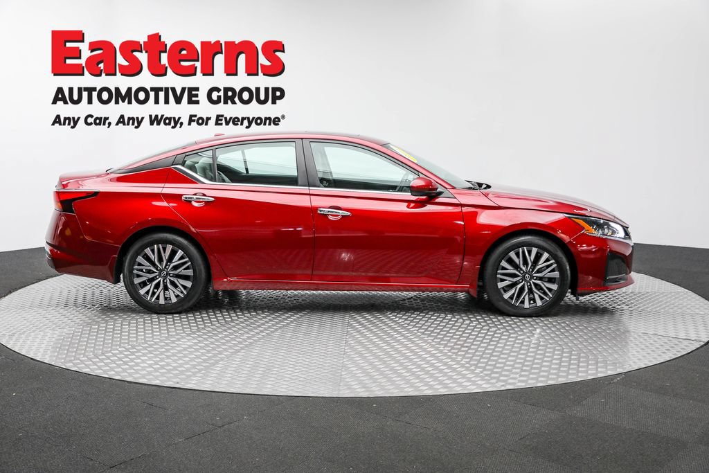 Used 2023 Nissan Altima 2.5 SV w/ SV Premium Package FWD image 4
